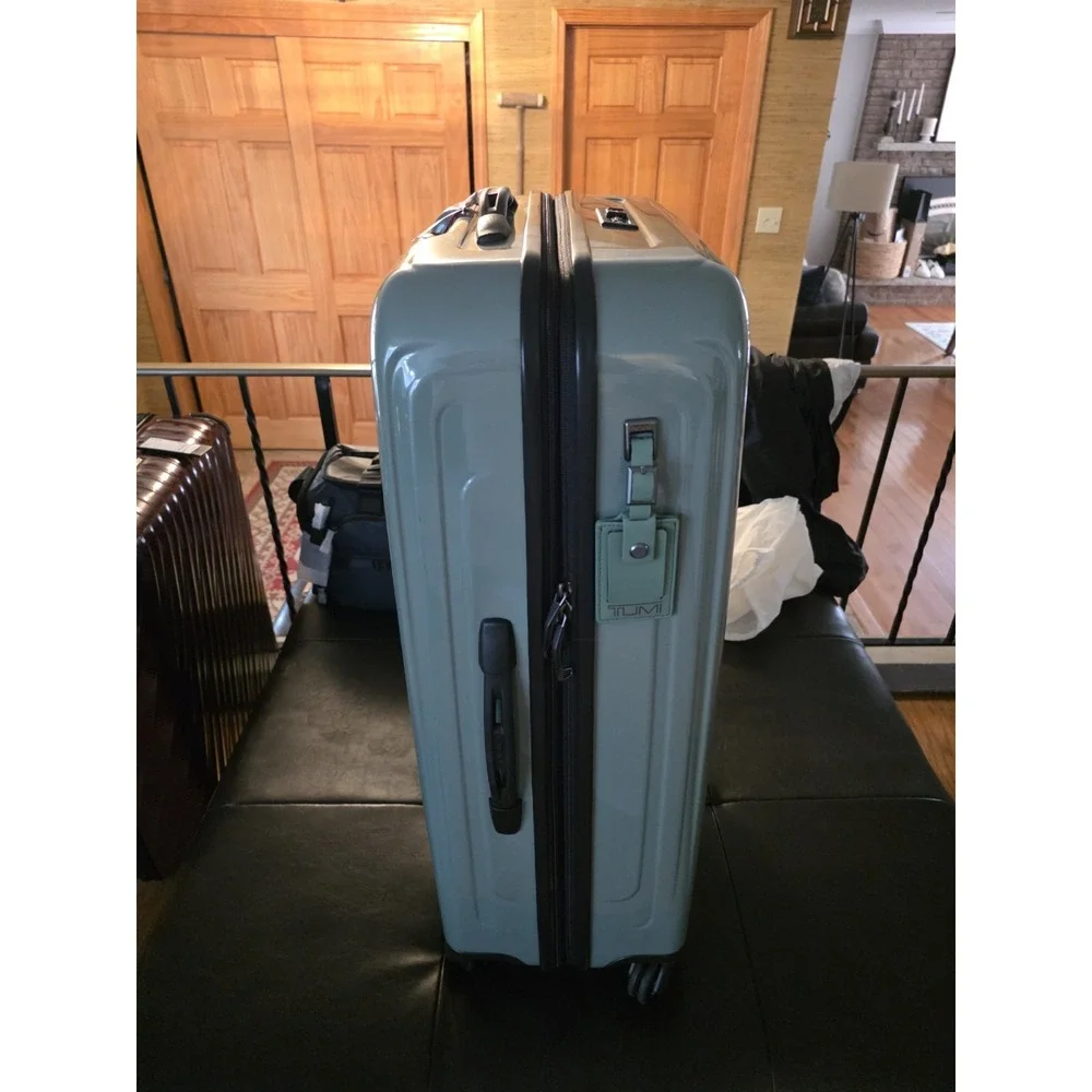 NEW Tumi V4 30.5